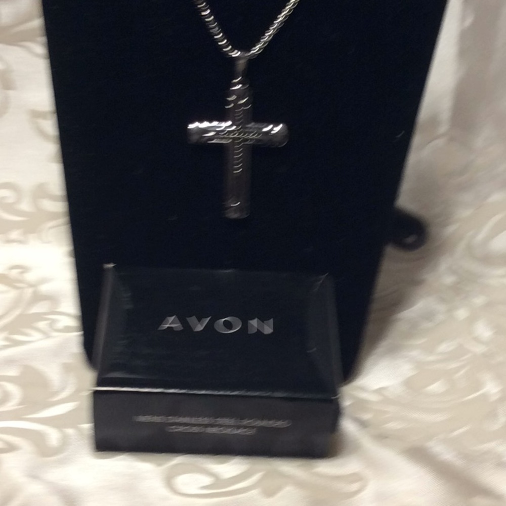 MEN’S Stainless Steel Rounded Cross Necklace - Picture 2 of 5